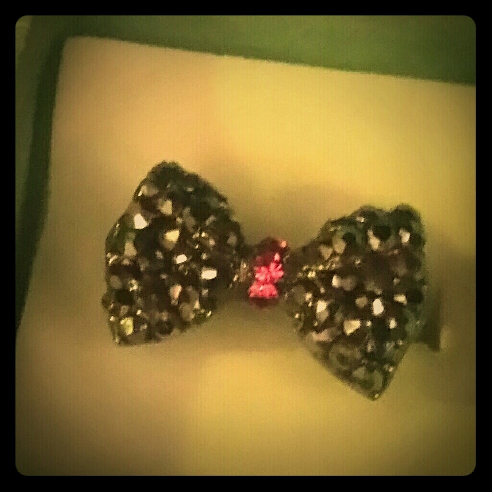 Vintage Sparkling Bow Ring
